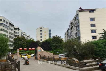 明城园教师公寓3室1厅2卫142㎡